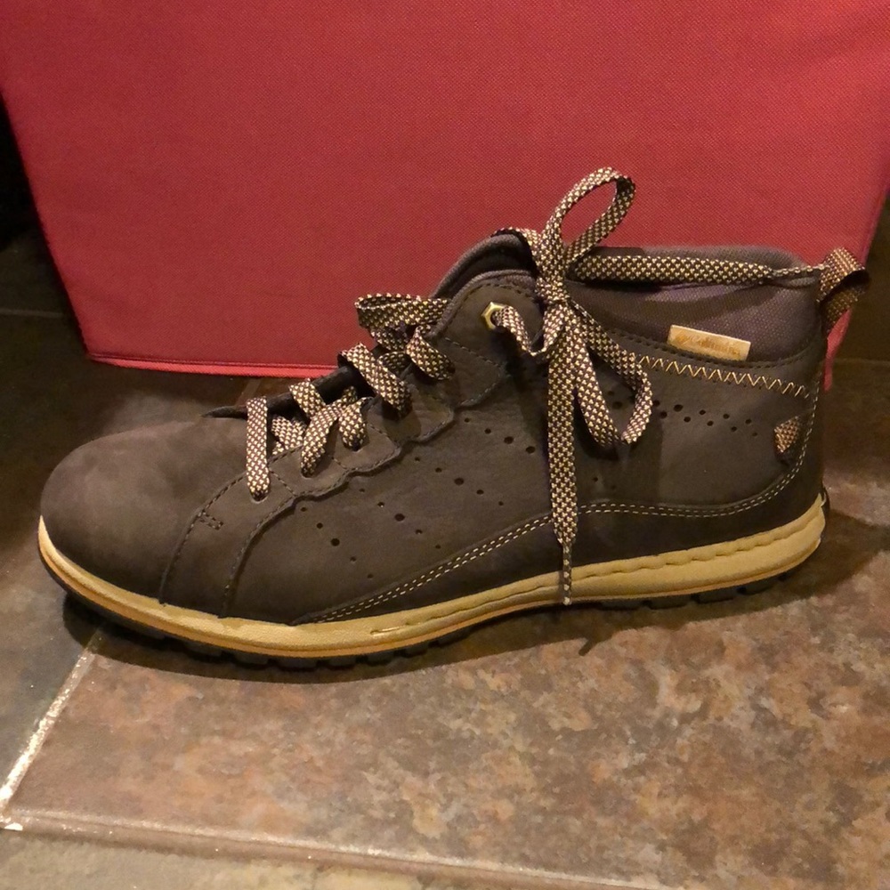 Columbia Leather Chukka Short Boot